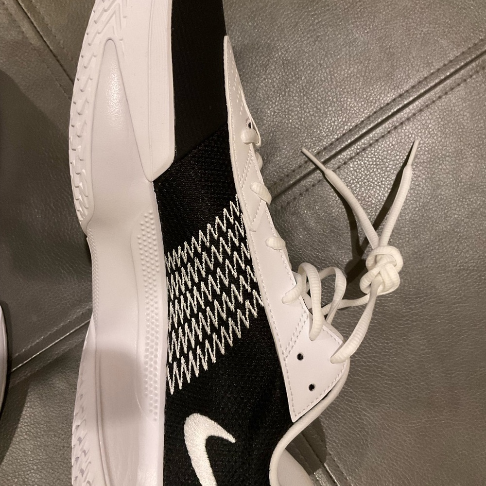 NWOT Nike Men's Black and White Air Zoom G.T. Cut Academy Athletic Shoes - Picture 7 of 8